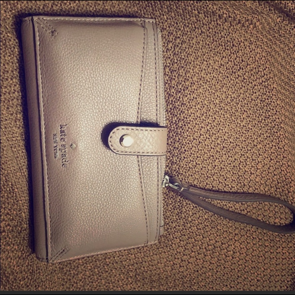 Brownstone phone wristlet